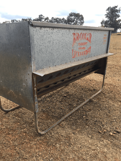 Bromar 24 Bag Sheep Feeder 2.png