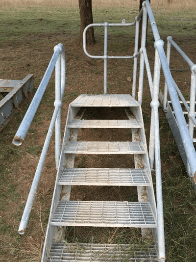 Metal Stairs 4.png