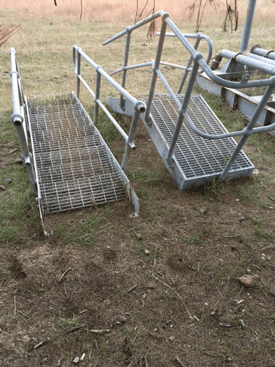 Metal Stairs 3.png