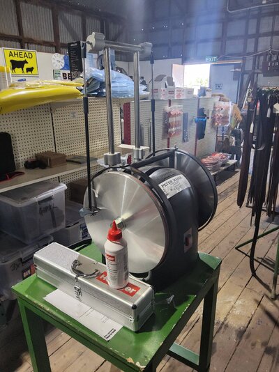 Hieniger Shearing Grinder 2.jpg